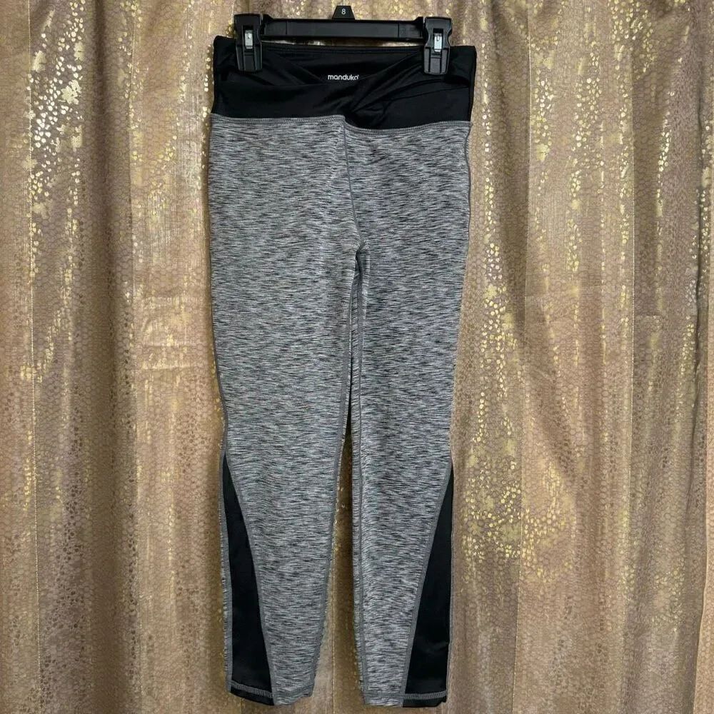 Manduka Heather Gray Black Cut Out Waist Capri Leggings Small NWOT